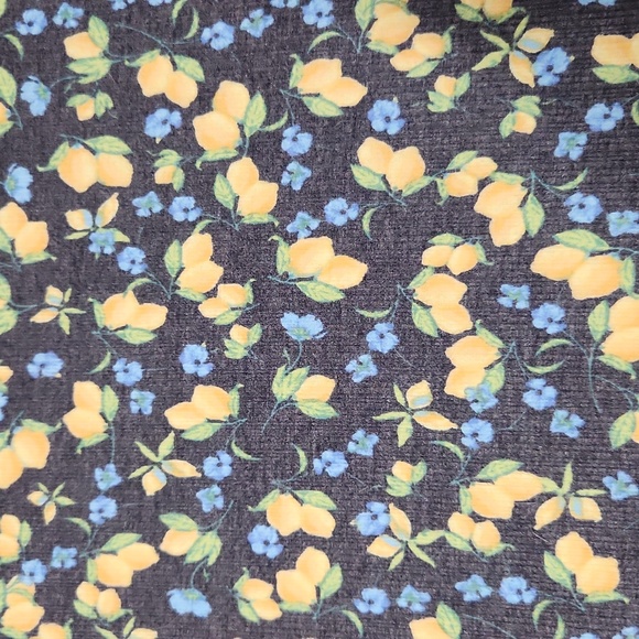 Womens floral design blouse size Large by Lauren Conrad - Picture 2 of 3